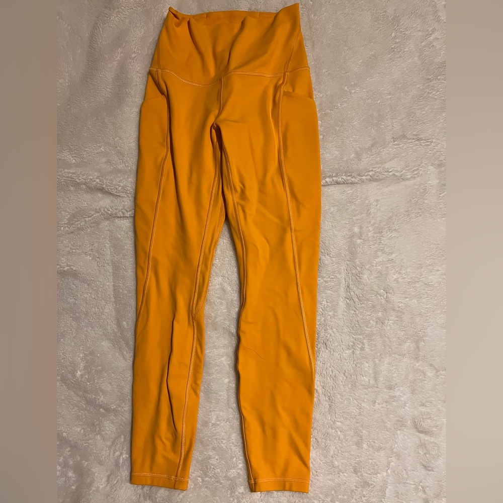 56. Lululemon Align High-Rise Pant with Pockets 25"
Size 4
Mango